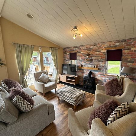 Luxury Lakeside Lodge L1 With Hot Tub Situated At Tattershall Lakes Country Park Eksteriør bilde
