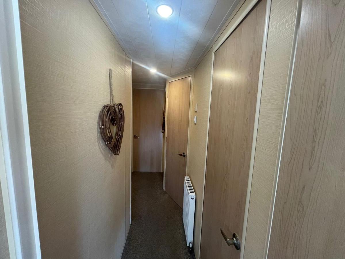 Luxury Lakeside Lodge L1 With Hot Tub Situated At Tattershall Lakes Country Park Eksteriør bilde