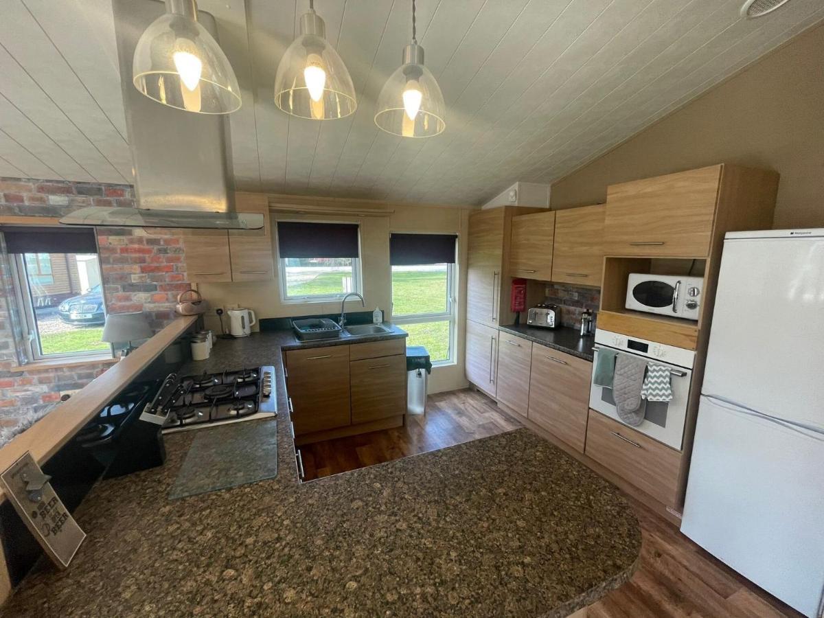 Luxury Lakeside Lodge L1 With Hot Tub Situated At Tattershall Lakes Country Park Eksteriør bilde