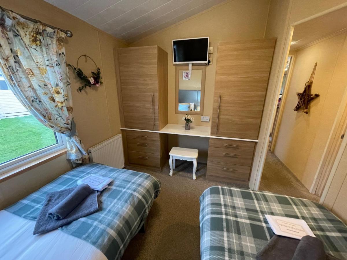 Luxury Lakeside Lodge L1 With Hot Tub Situated At Tattershall Lakes Country Park Eksteriør bilde