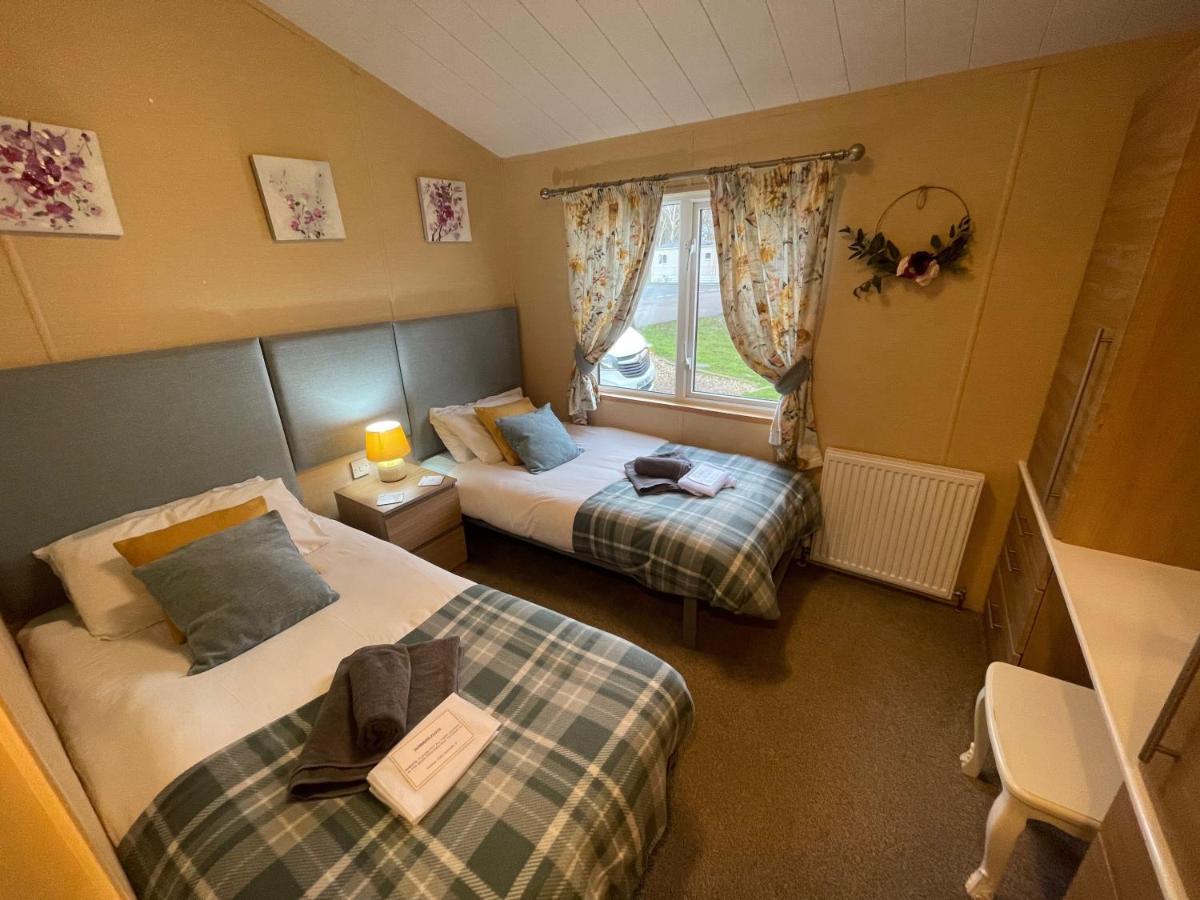 Luxury Lakeside Lodge L1 With Hot Tub Situated At Tattershall Lakes Country Park Eksteriør bilde