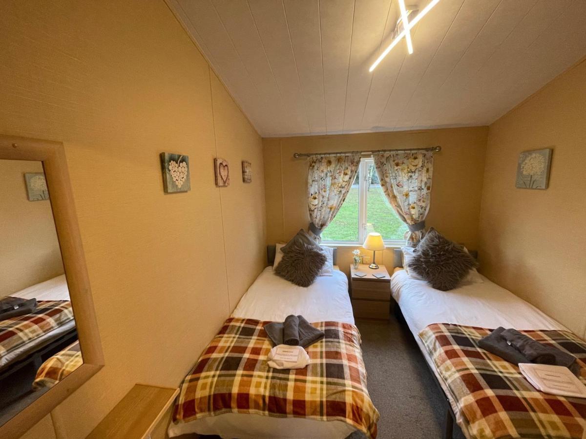 Luxury Lakeside Lodge L1 With Hot Tub Situated At Tattershall Lakes Country Park Eksteriør bilde
