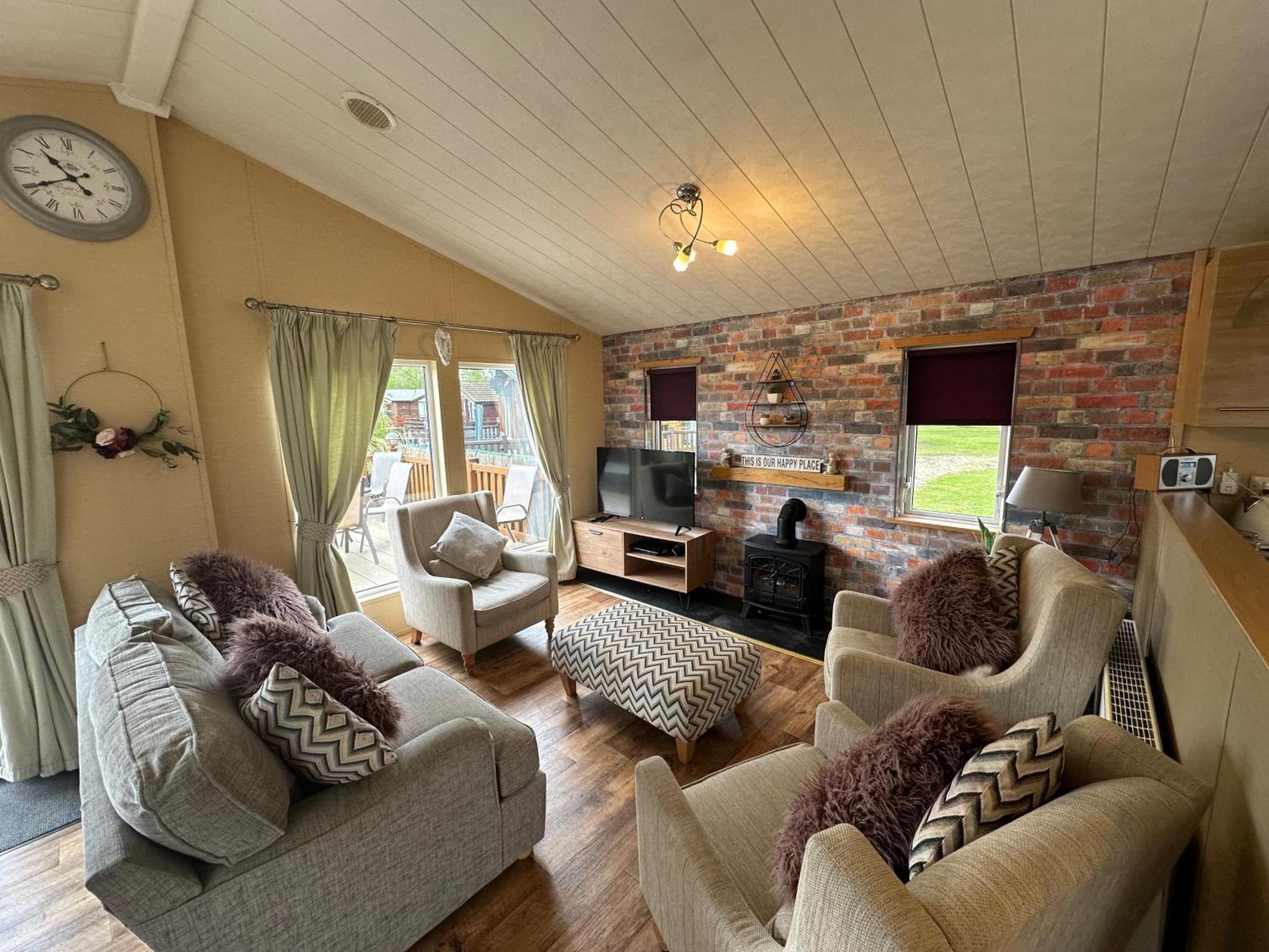 Luxury Lakeside Lodge L1 With Hot Tub Situated At Tattershall Lakes Country Park Eksteriør bilde
