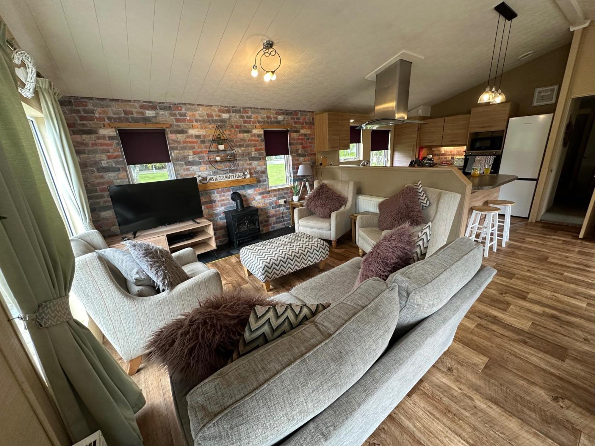 Luxury Lakeside Lodge L1 With Hot Tub Situated At Tattershall Lakes Country Park Eksteriør bilde
